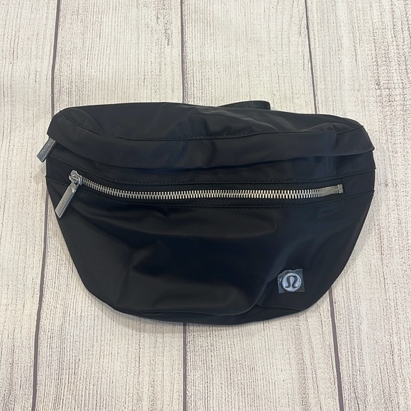 NWT Lululemon City Adventurer Belt Bag 2.5L Black - Picture 1 of 6